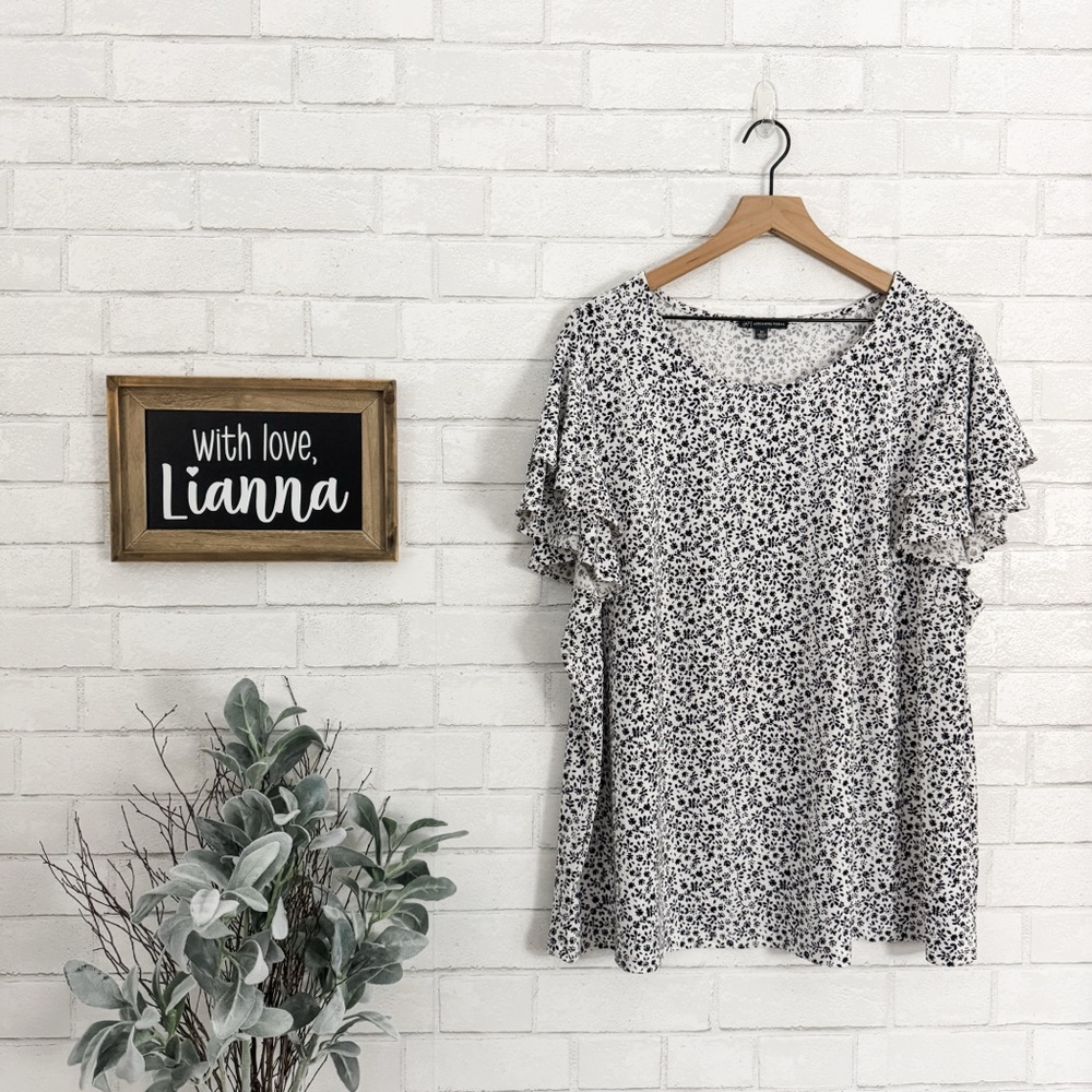 ADRIANNA PAPELL Black and White Floral Ruffle Sleeve Blouse